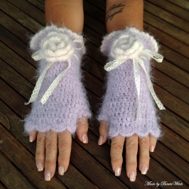 Crochet romantic fingerless mittens Made by BautaWitch